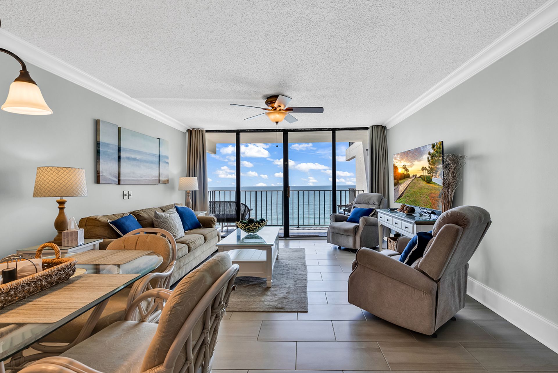 2 comfortable recliners in the living area
