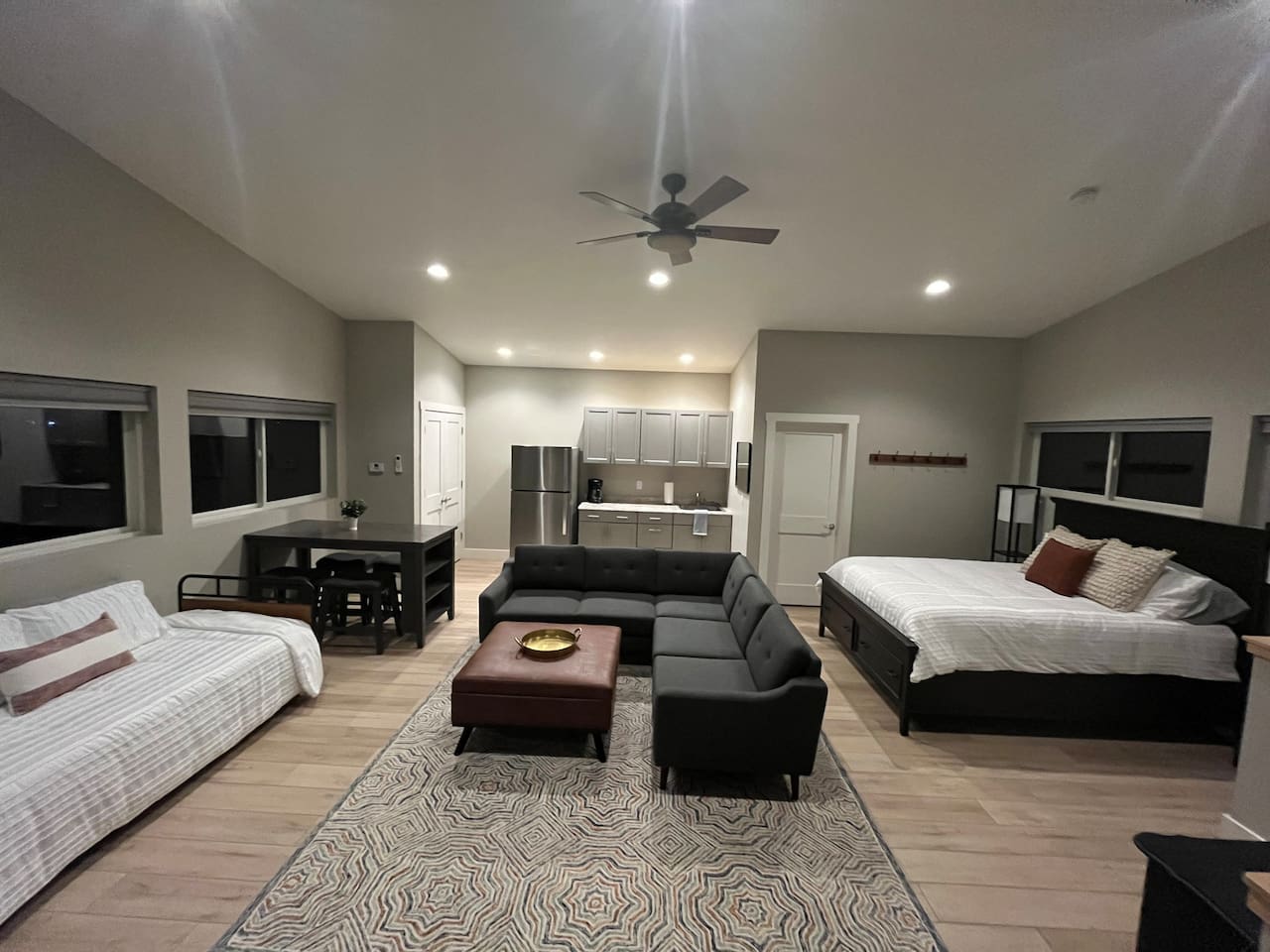 Separate apartment over garage - includes bathroom 4