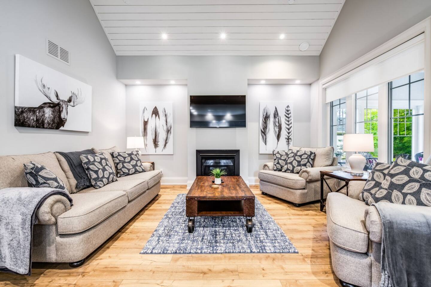 A grand yet inviting space made for long conversations and evenings together.