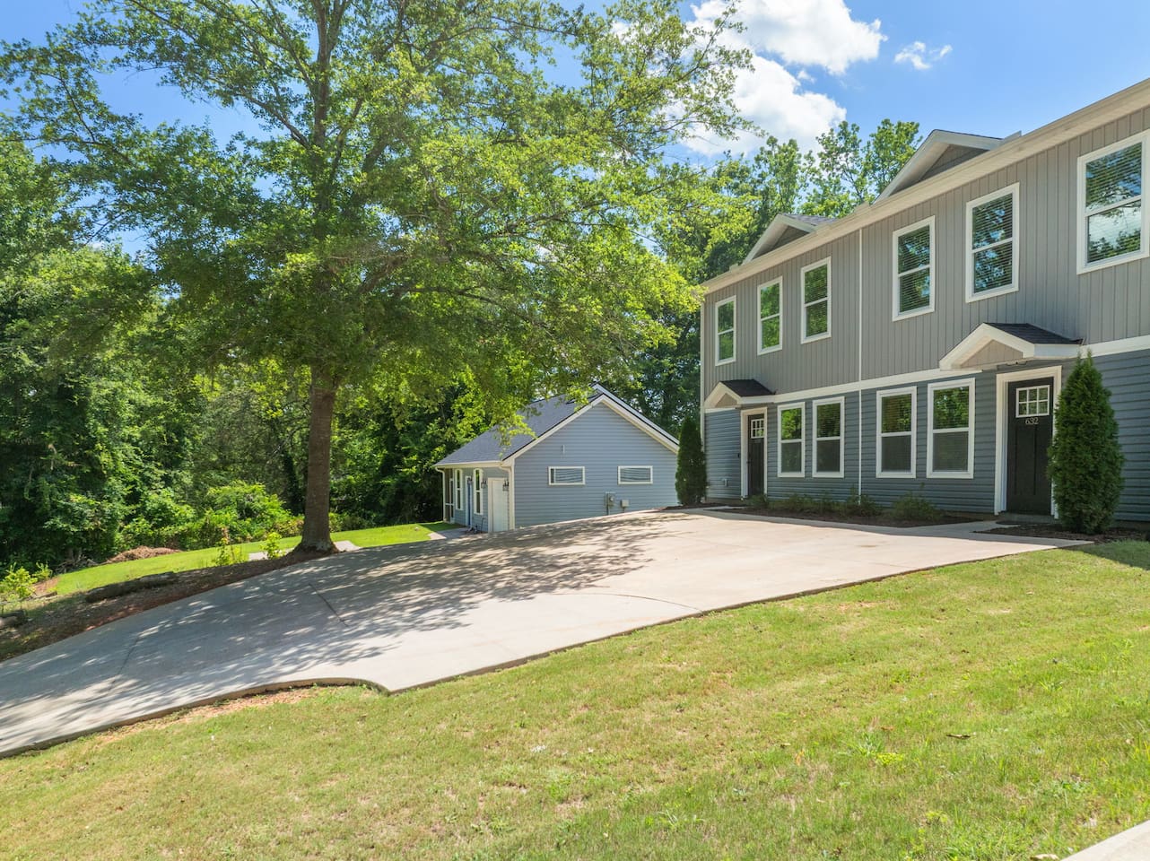 Full duplex with driveway