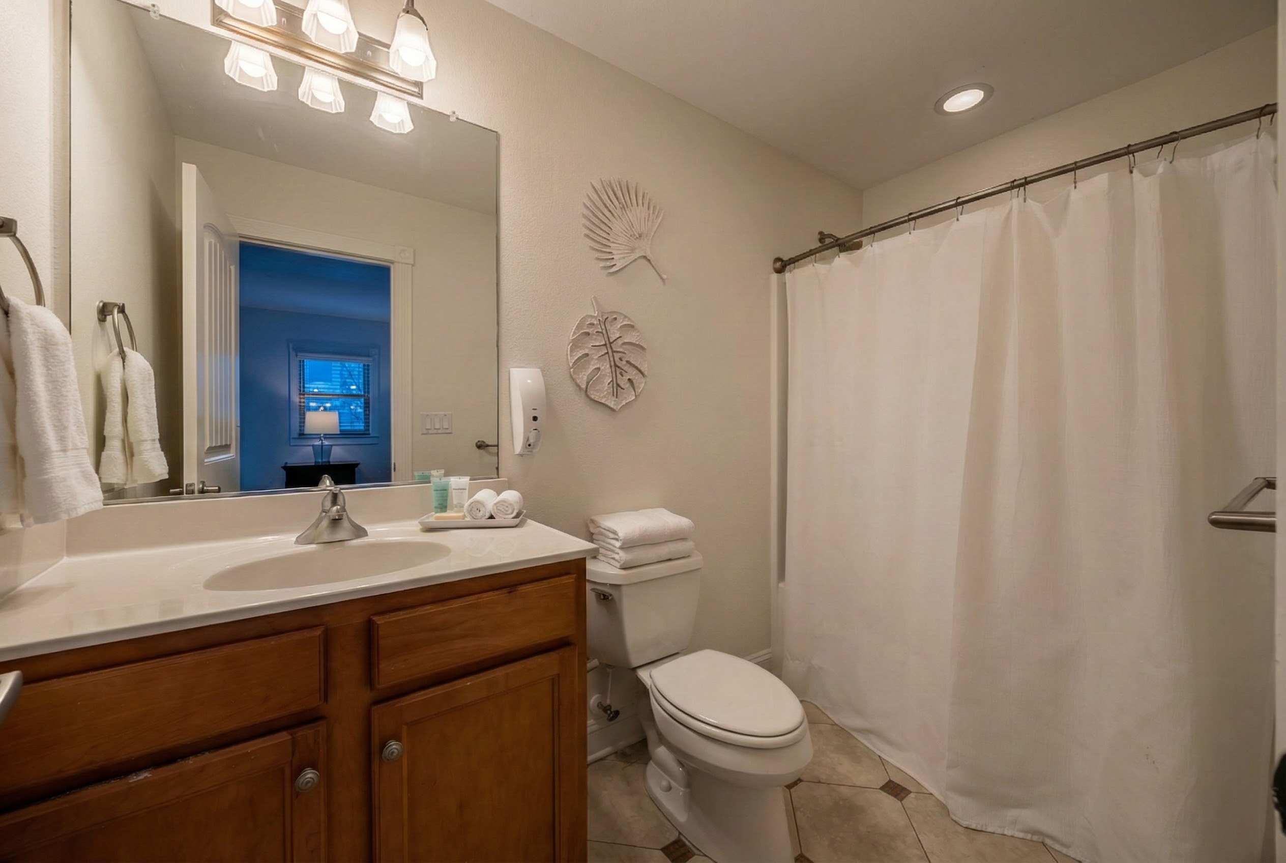 Angler's Retreat — Queen Bedroom
