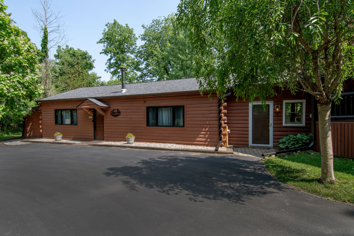 The Guest Quarters is single level and a great place for someone in your group who doesn't want to deal with stairs.