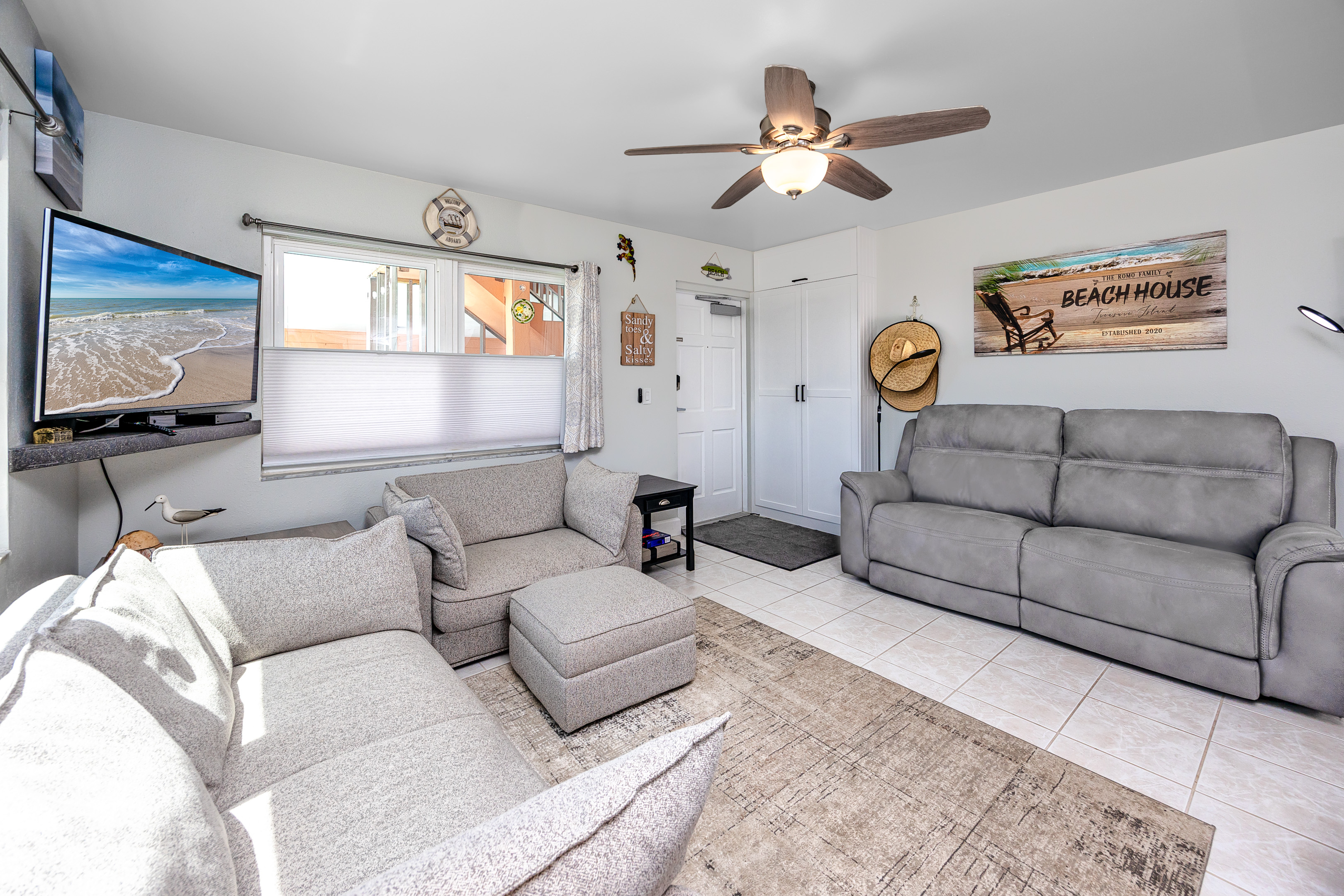 ample seating & fold out beds