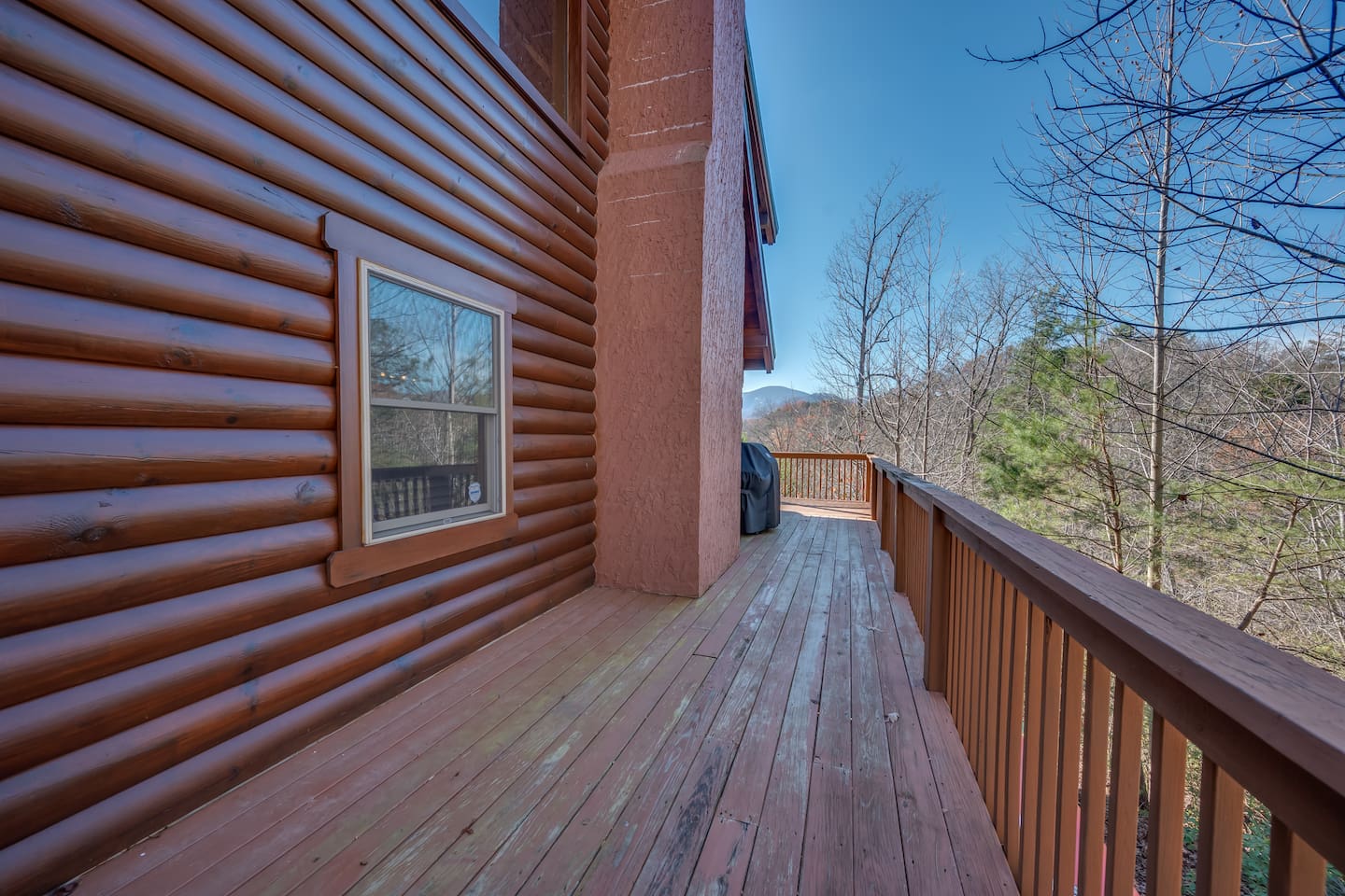 Main level deck leading to bbq pit