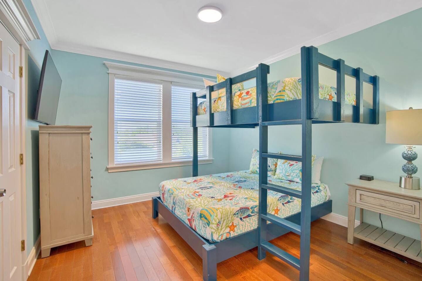 Another view of the same bunk room with bathroom.