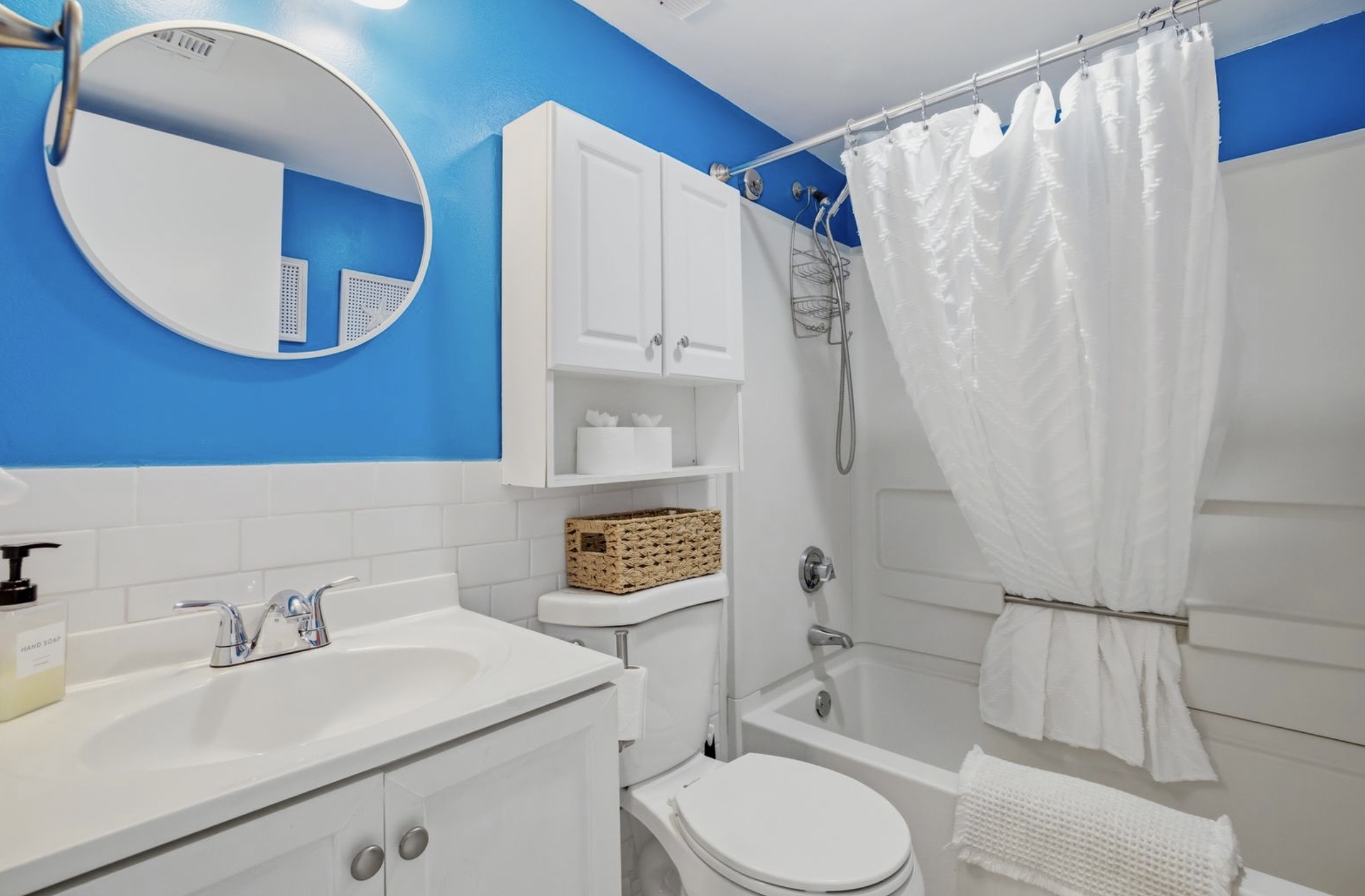 A fresh, clean bathroom with calm coastal accents and soft styling — soothing, simple, and intentionally designed for a relaxed, elevated stay. ⭐