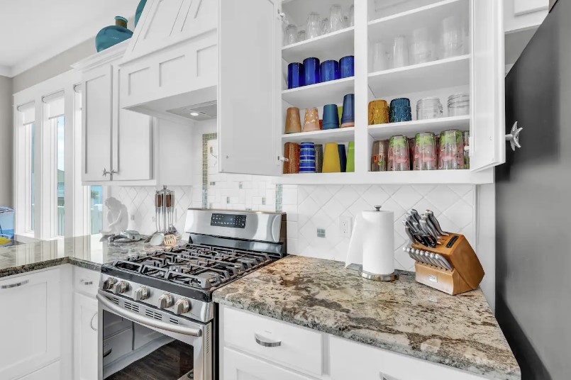6648dcf26dfc48009fb611b3f7559f8b | Beachhouse | Texas | TX | Vacation Homes | Galveston | Crystal Beach | Kokomo | Breezy Days | Beachfront Elegance | Sunrise Serenity | Southern Sands Property Management, LLC