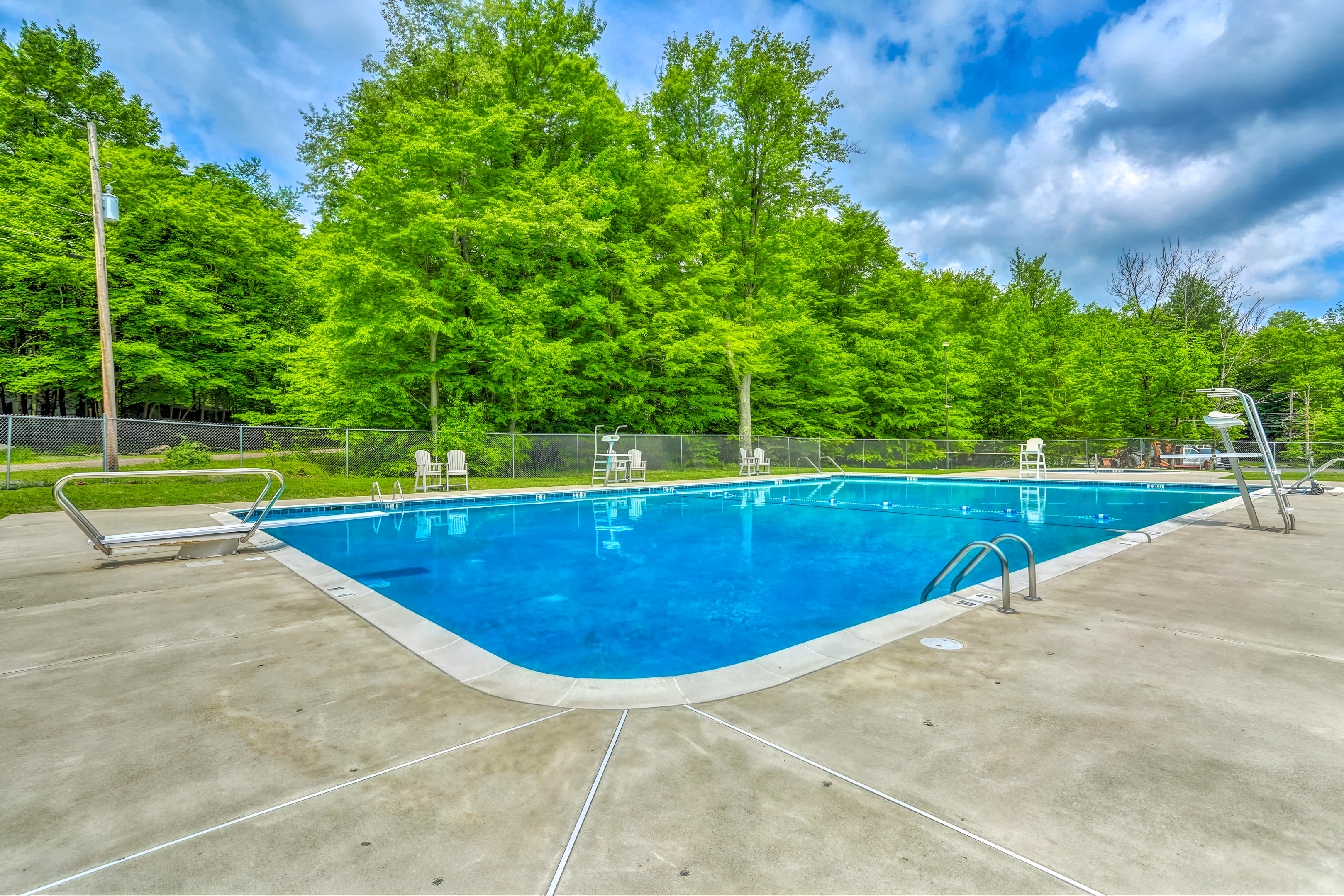 Minisink Pool (seasonal) - Community Amenity - Arrowhead Lake - Serhii Vacation Rentals