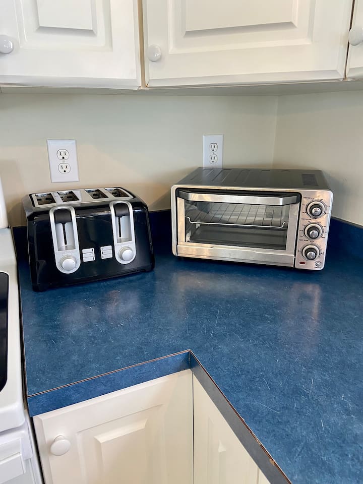 Toaster and toaster oven for quick snacks.