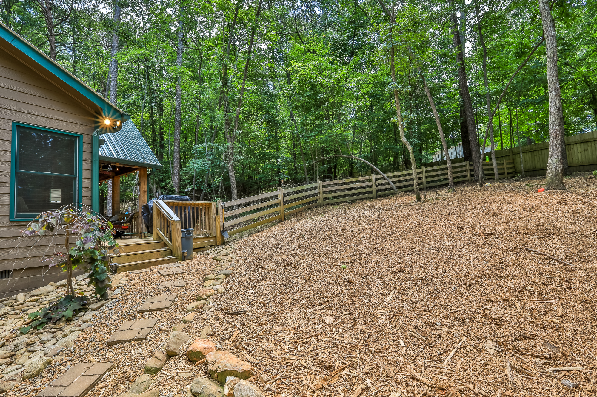 Fenced Yard – A Perfect Outdoor Space for Your Dogs!