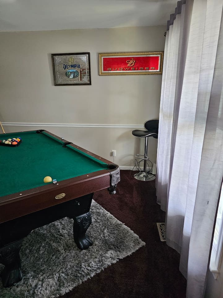 Pool table