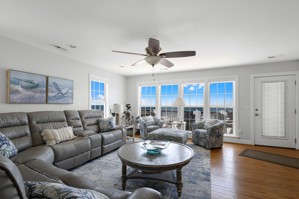 The sectional has 3 recliners with adjustable headrests.