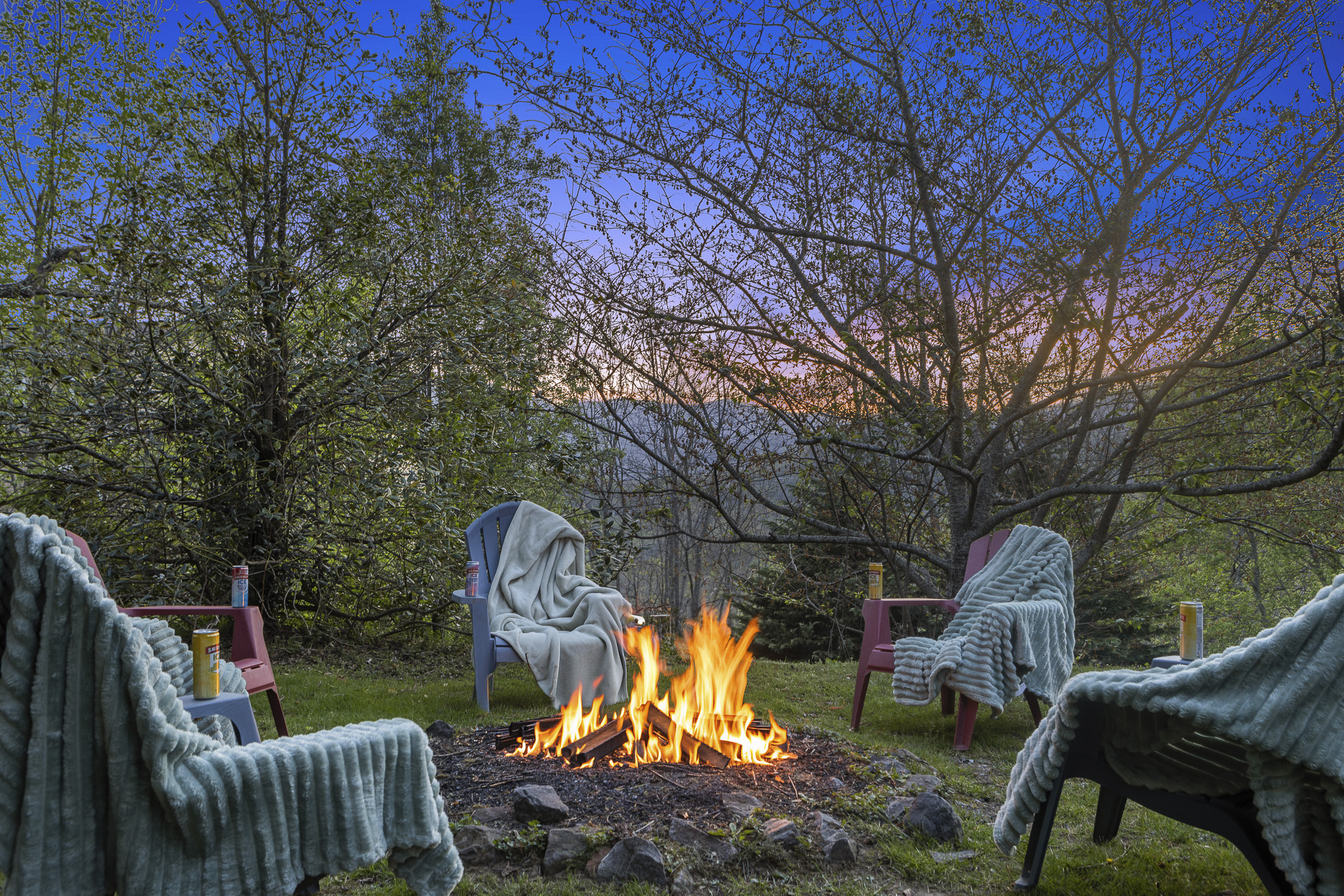 Firepit Retreat: Gather around the firepit under starlit skies for unforgettable evenings!
