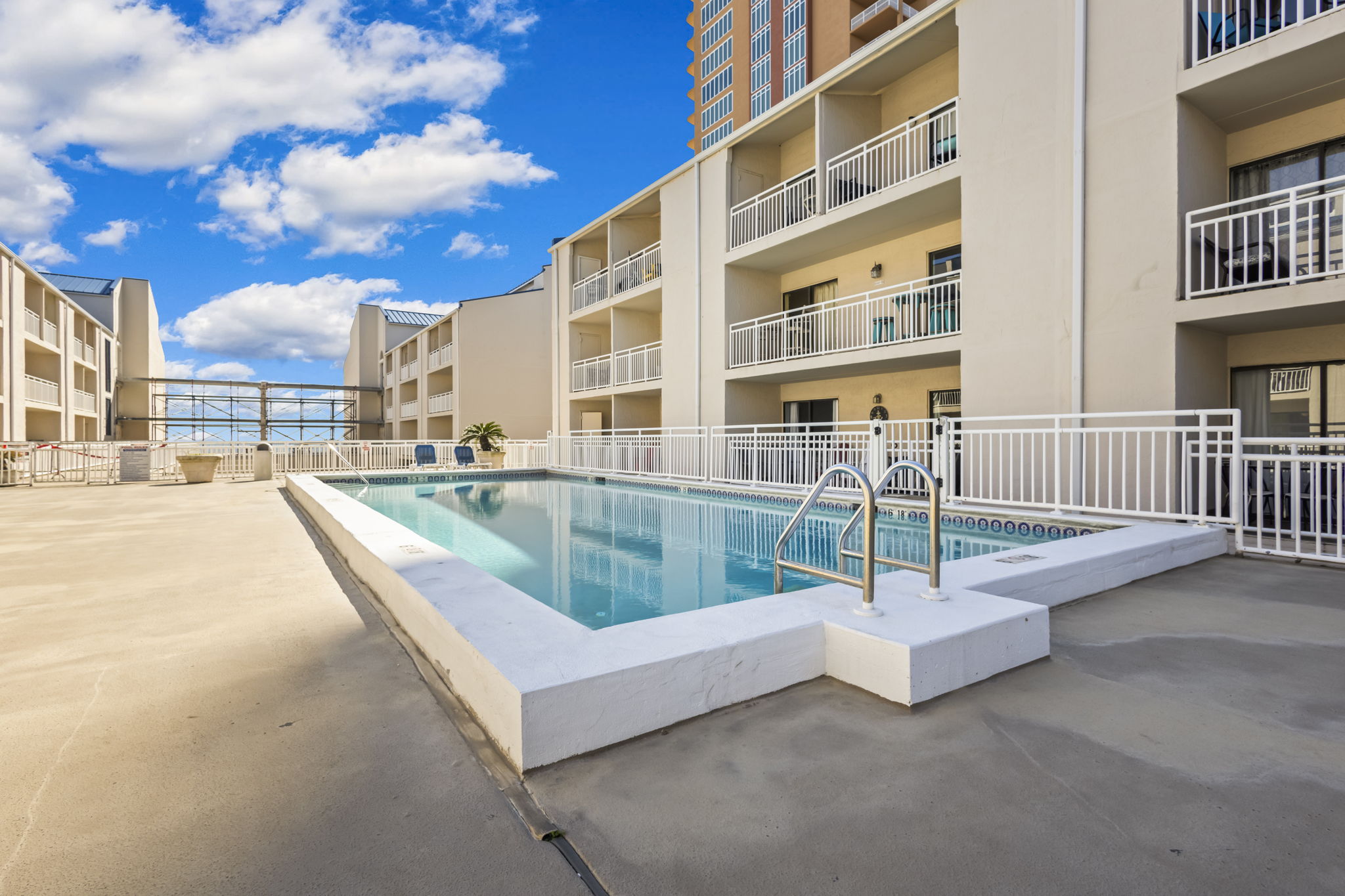 1st floor pool