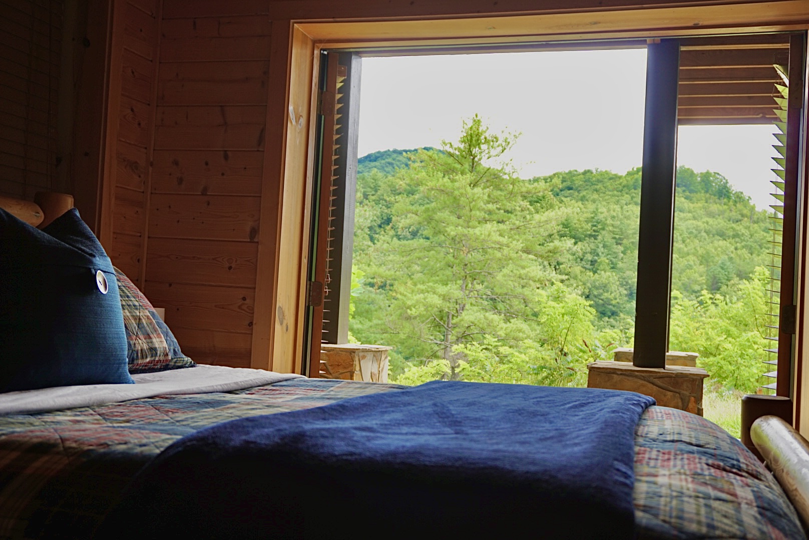 Bedroom Retreat: Wake up to breathtaking mountain views just beyond your window!