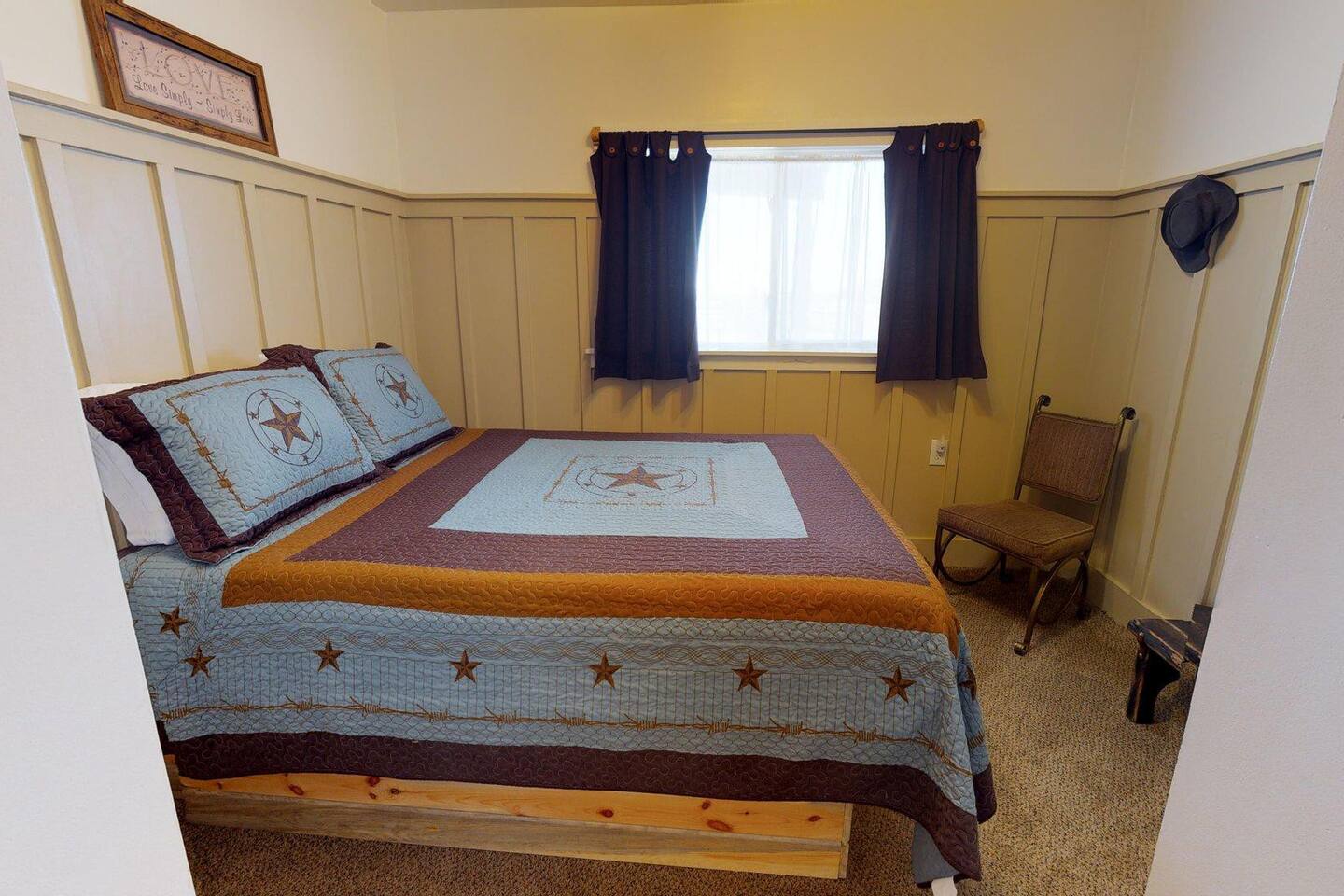 1st floor Queen