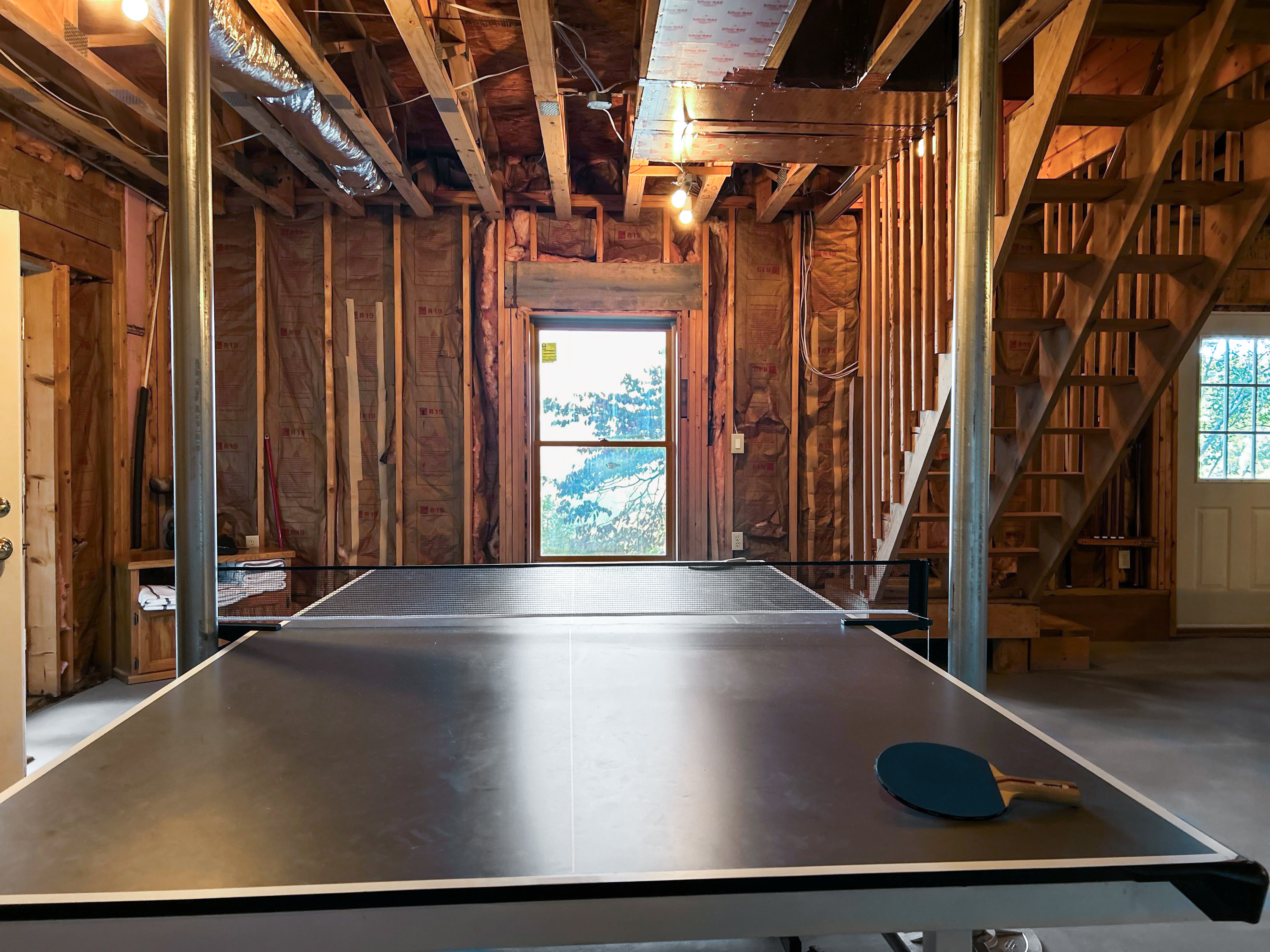 Take on your opponent at table tennis. 