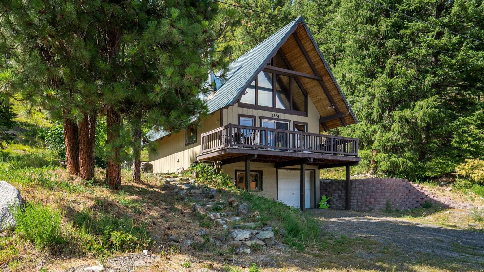 Tucked in the trees, this A-frame offers total privacy and mountain serenity.