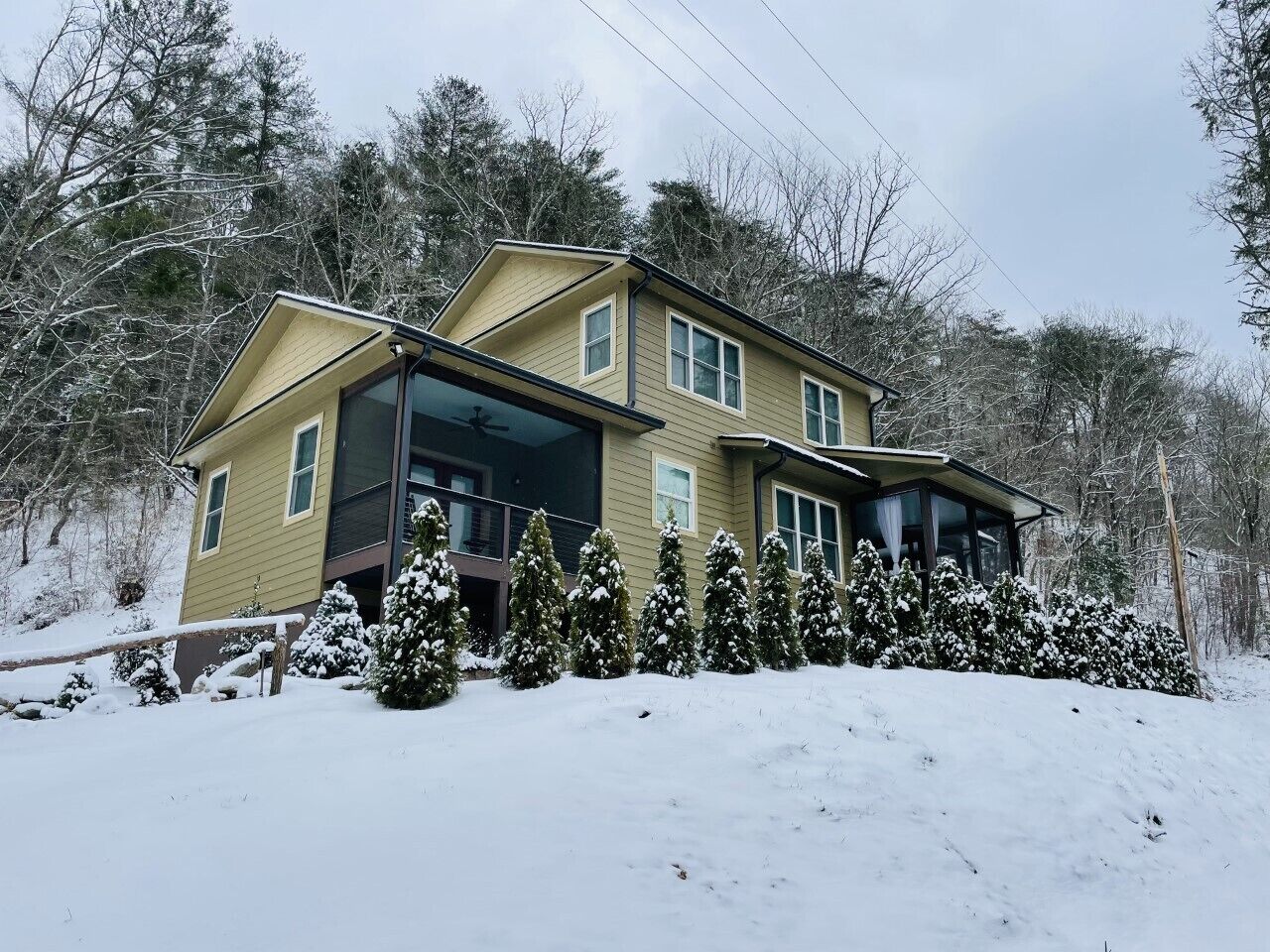 Winter solitude at the Red Gate Cottage, a place of rest and adventure!
