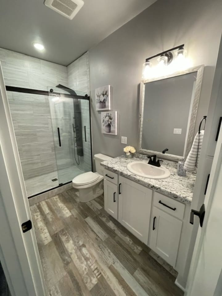 House #2 - Full bathroom in bedroom #1