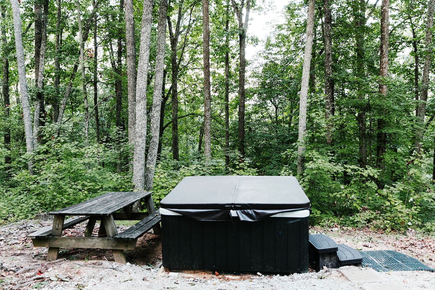 hot tub behind cabin