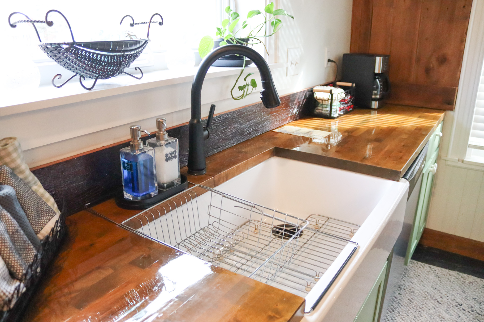 large farmhouse kitchen in modern kitchen
