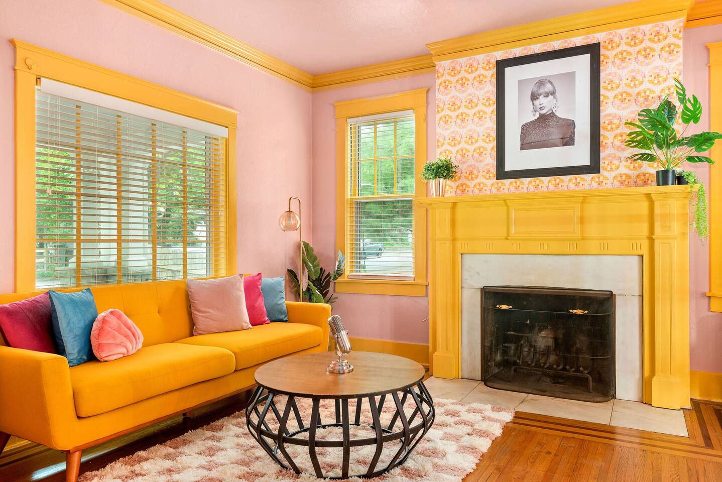 The Dolly + TSwift Combo • Music Row • Walkable! The Dolly House