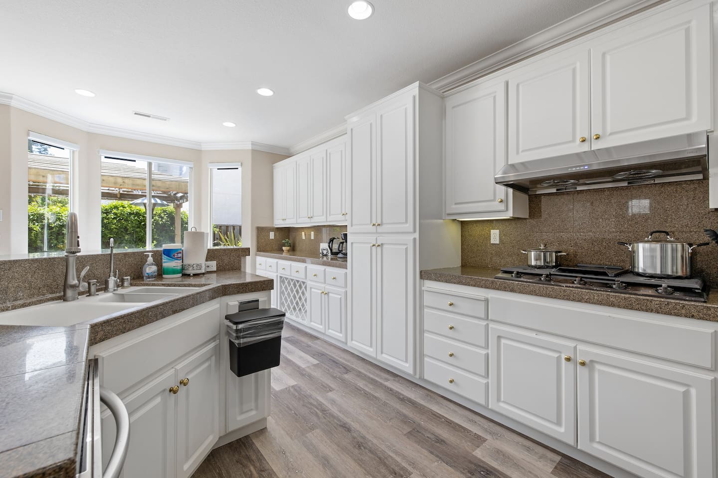 Prepare your delicious meal in our fully equipped kitchen that has the basic things you need, from pots and pans to coffee and tea. 