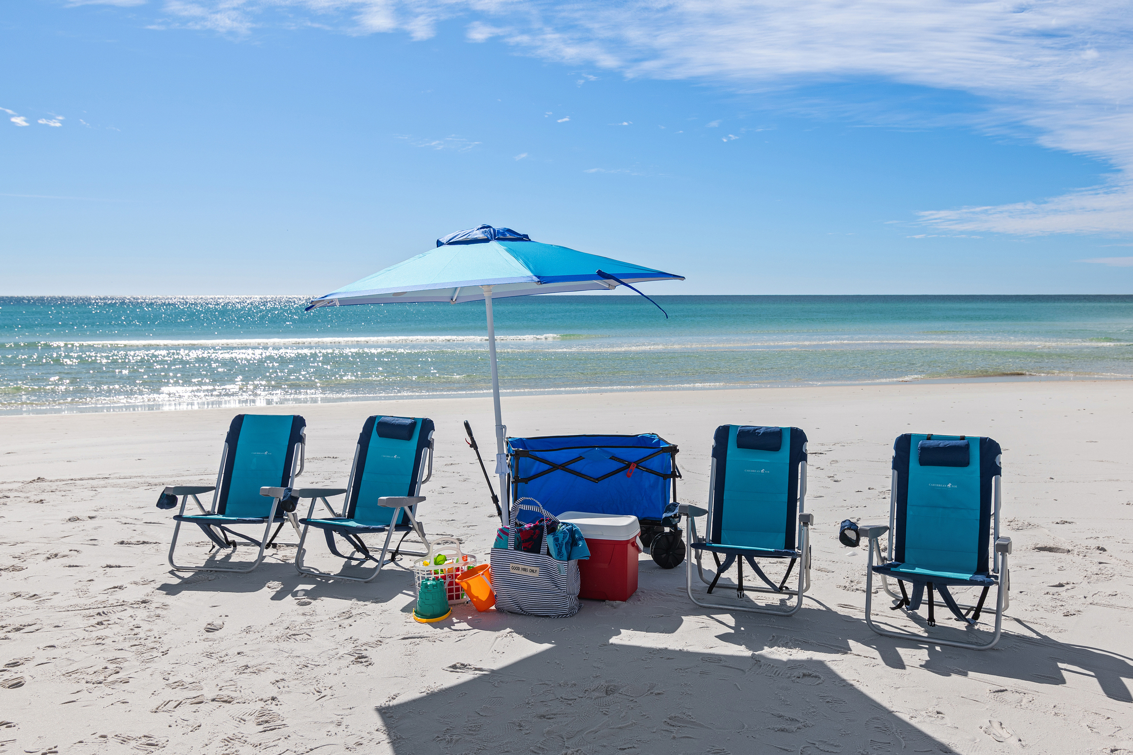I PROVIDE FREE BEACH GEAR: 4 folding chairs, one umbrella, beach wagon, 6 beach towels, small cooler, and beach bag - ENJOY!