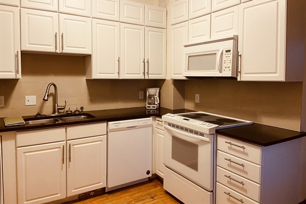 Fully stocked kitchen, coffee provided.