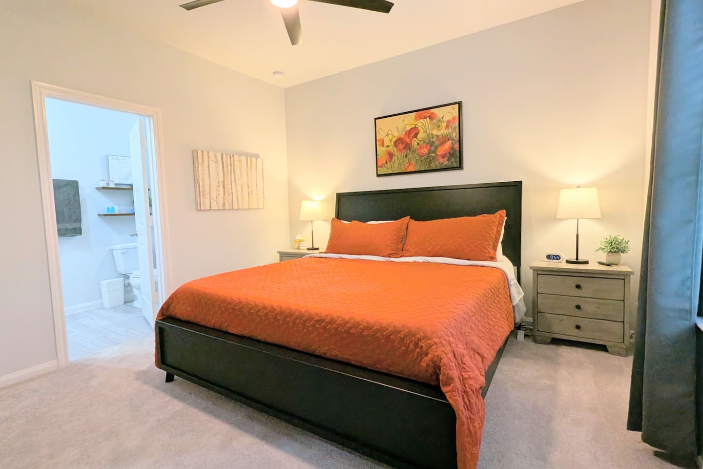 This King bedroom has a full en suite bathroom. 