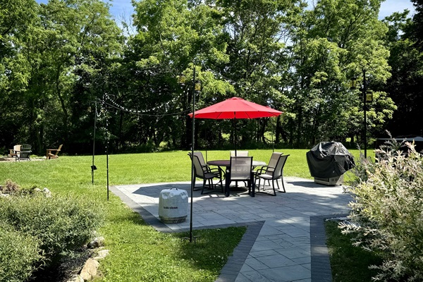1st Guest House: Backyard Patio