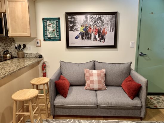 Med. sofa.
