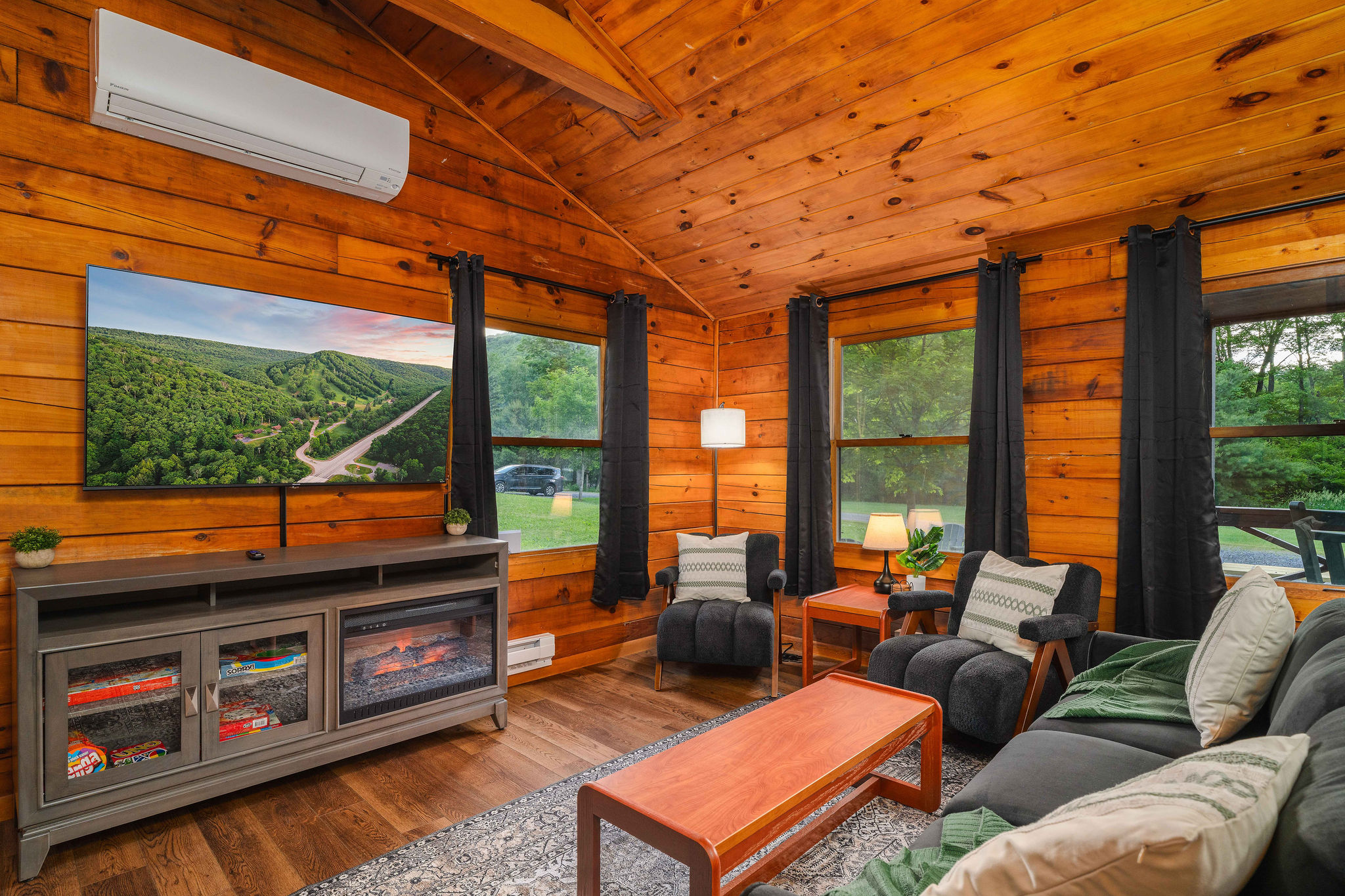 📺 Sink into the sofa with streaming on the TV — easy nights after a day on the trails.