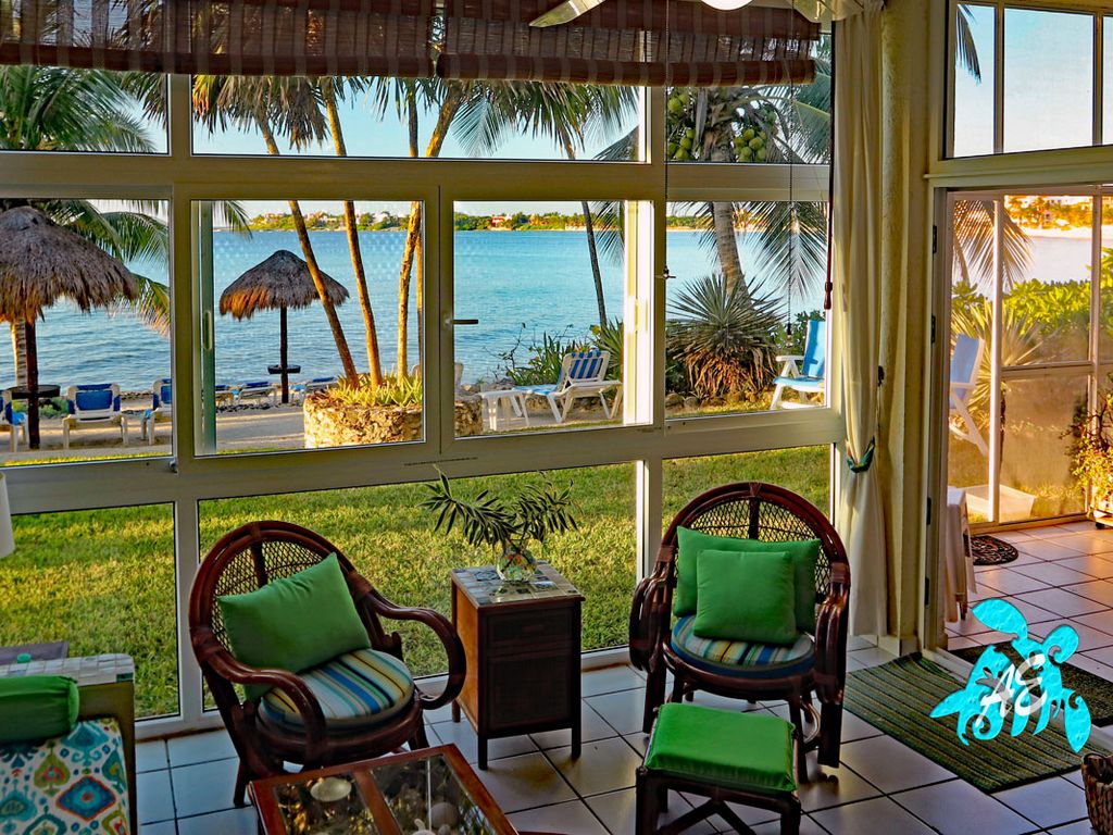 Private Beachfront w/ Lanai-Pool-Tropical Gardens! 4