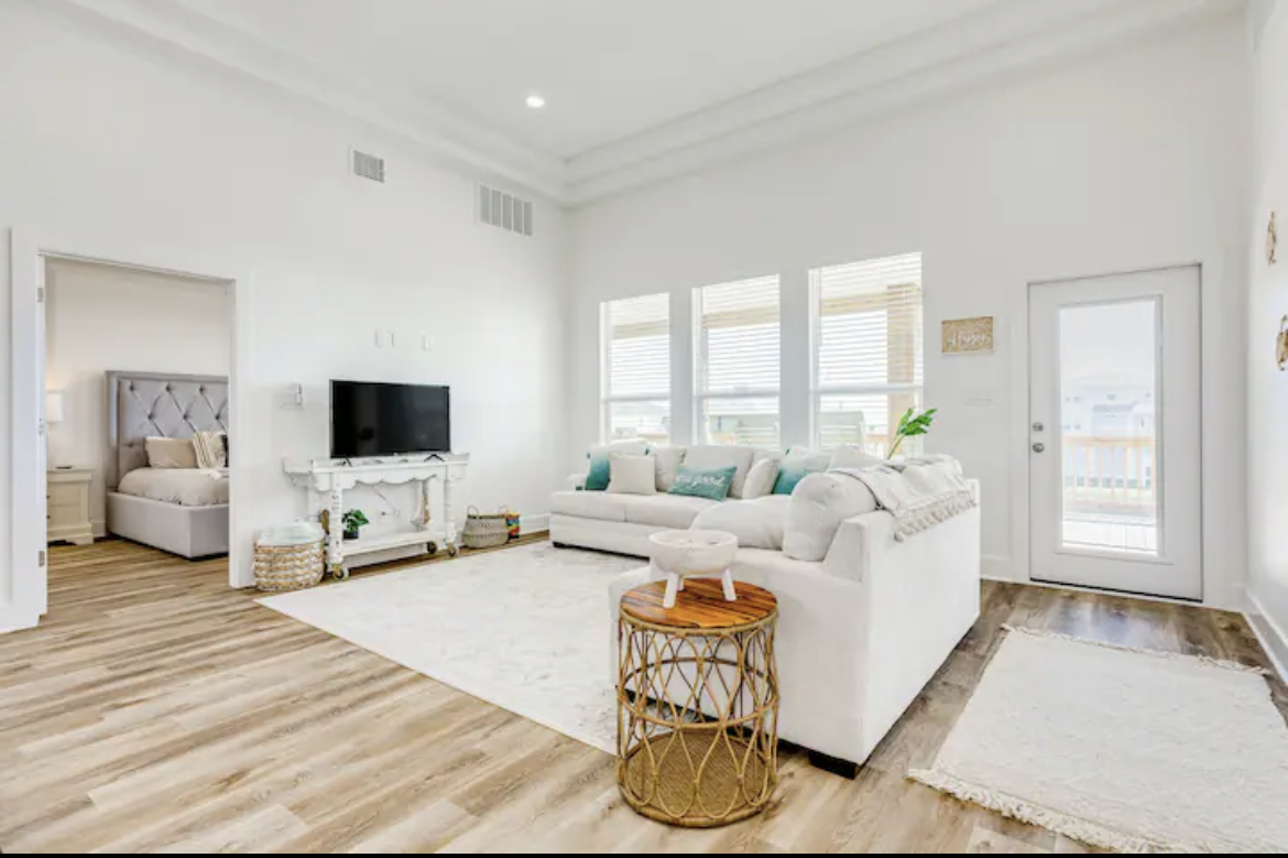 67d8eb2fa512491bbdc0258f66d0f135 | Beachhouse | Texas | TX | Vacation Homes | Galveston | Crystal Beach | Kokomo | Breezy Days | Beachfront Elegance | Sunrise Serenity | Southern Sands Property Management, LLC