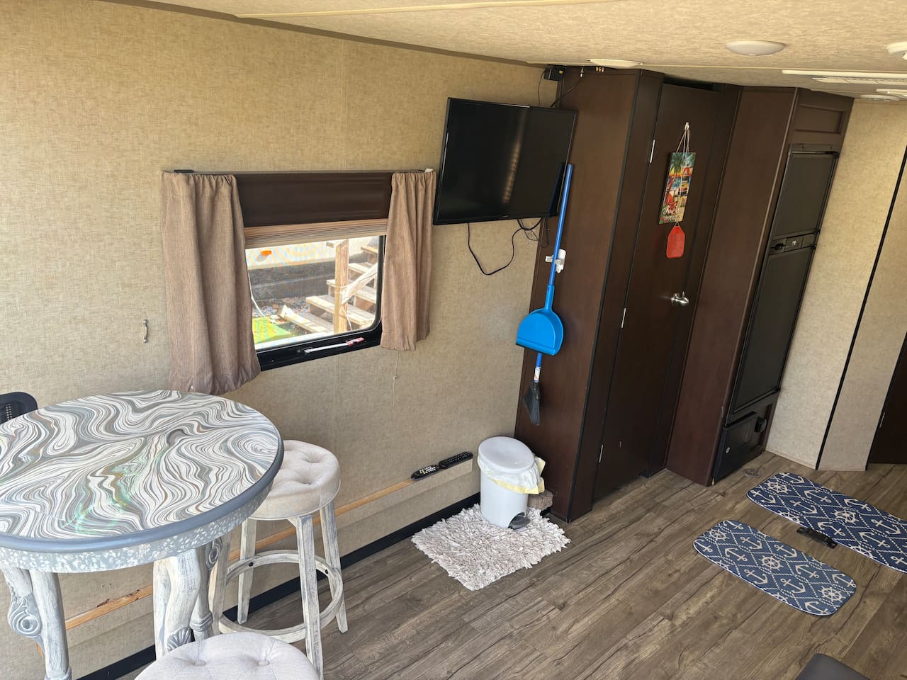 Kitchen & living area,