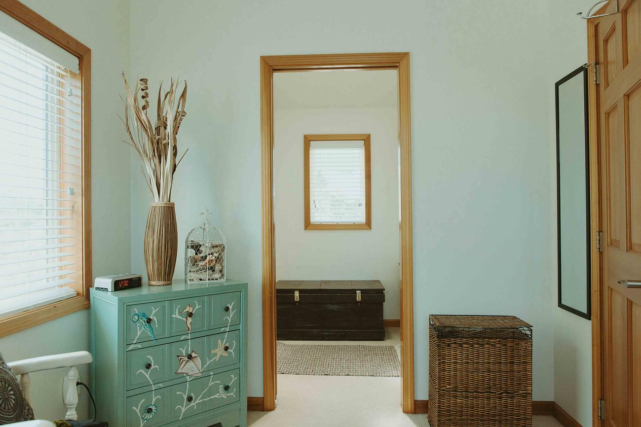 door to walk in closet