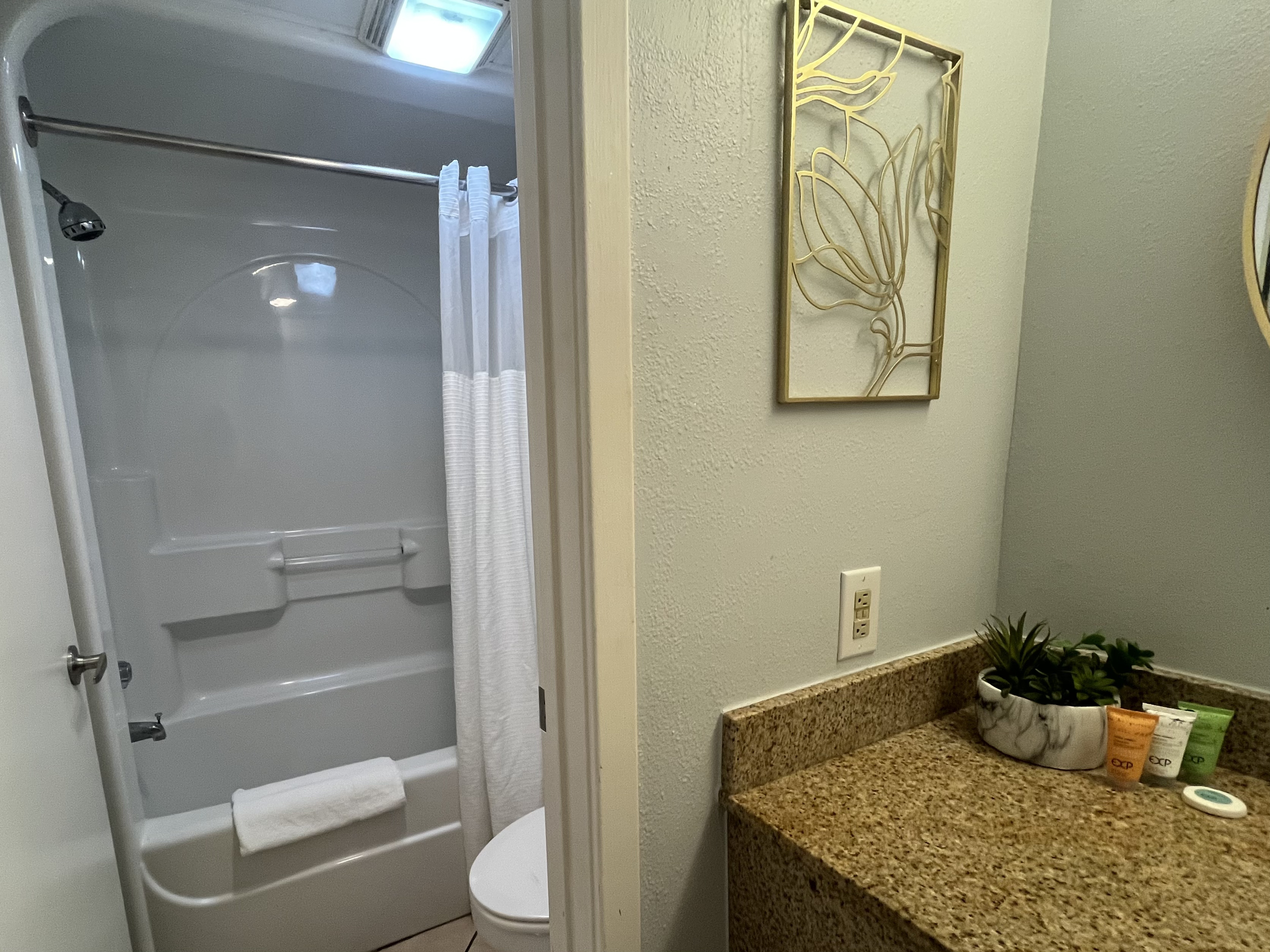 Pamper yourself in our modern bathroom!