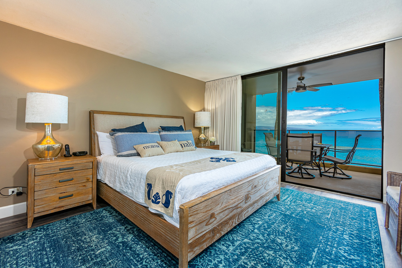 Lanai dining area with ocean views at Condo 316
