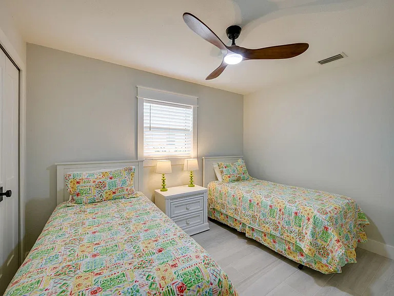 Bedroom #2. Two twin beds