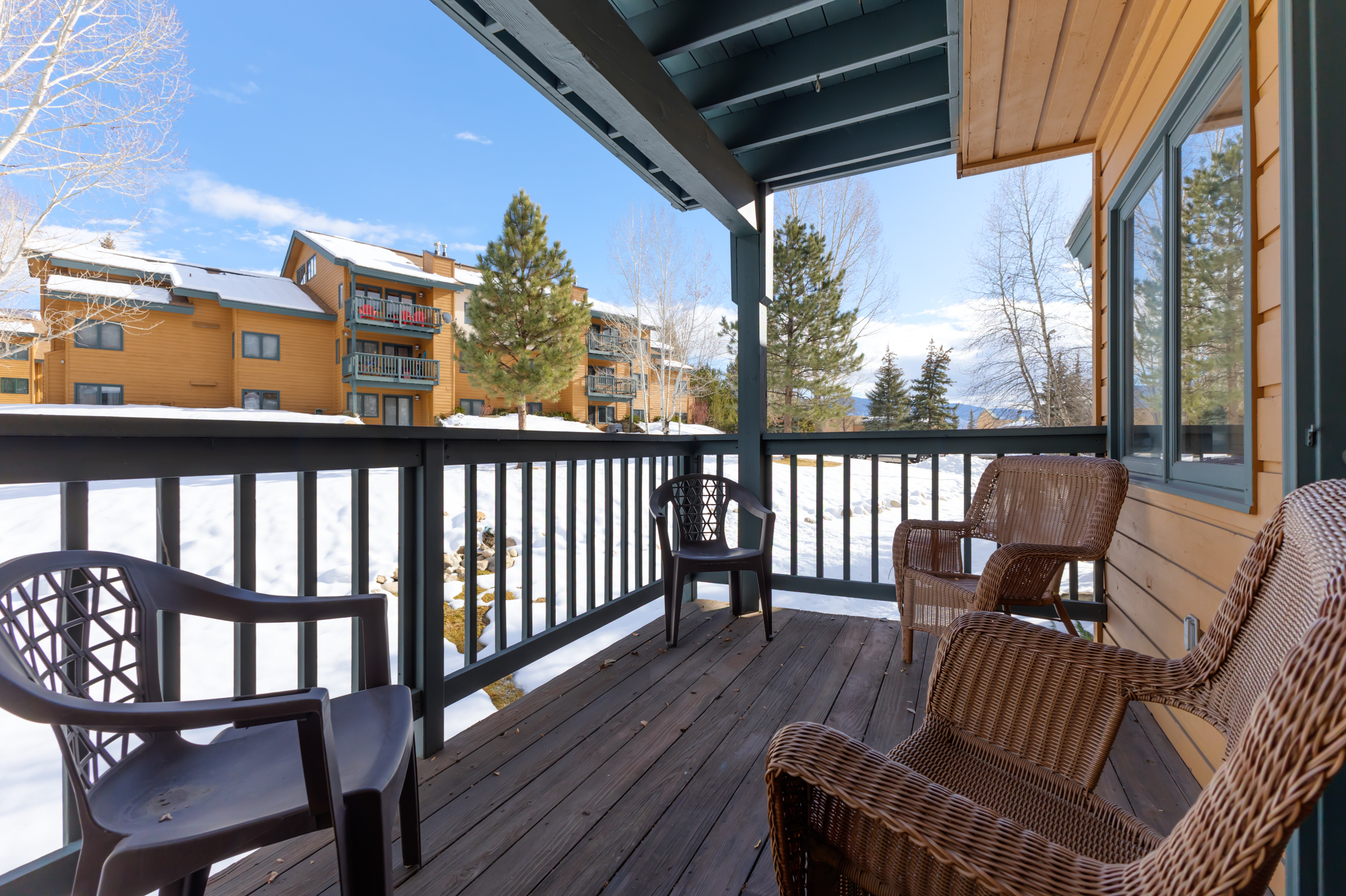 Private Deck | Overlooking View