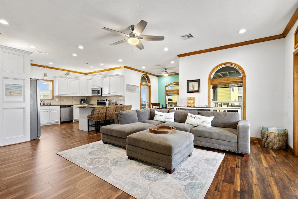 6835d3e8a3e949598aee8df06b08f069 | Beachhouse | Texas | TX | Vacation Homes | Galveston | Crystal Beach | Kokomo | Breezy Days | Beachfront Elegance | Sunrise Serenity | Southern Sands Property Management, LLC