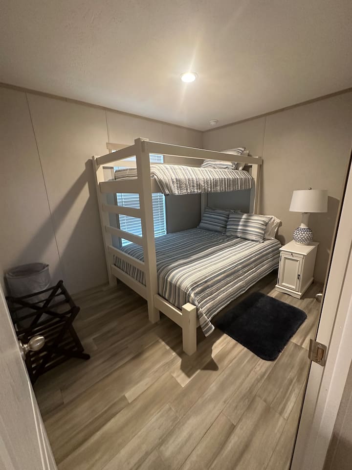 Third bedroom bunks (full/twin)