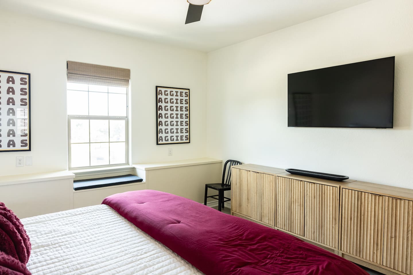 Bedroom # 3 - Picture of the TV in room