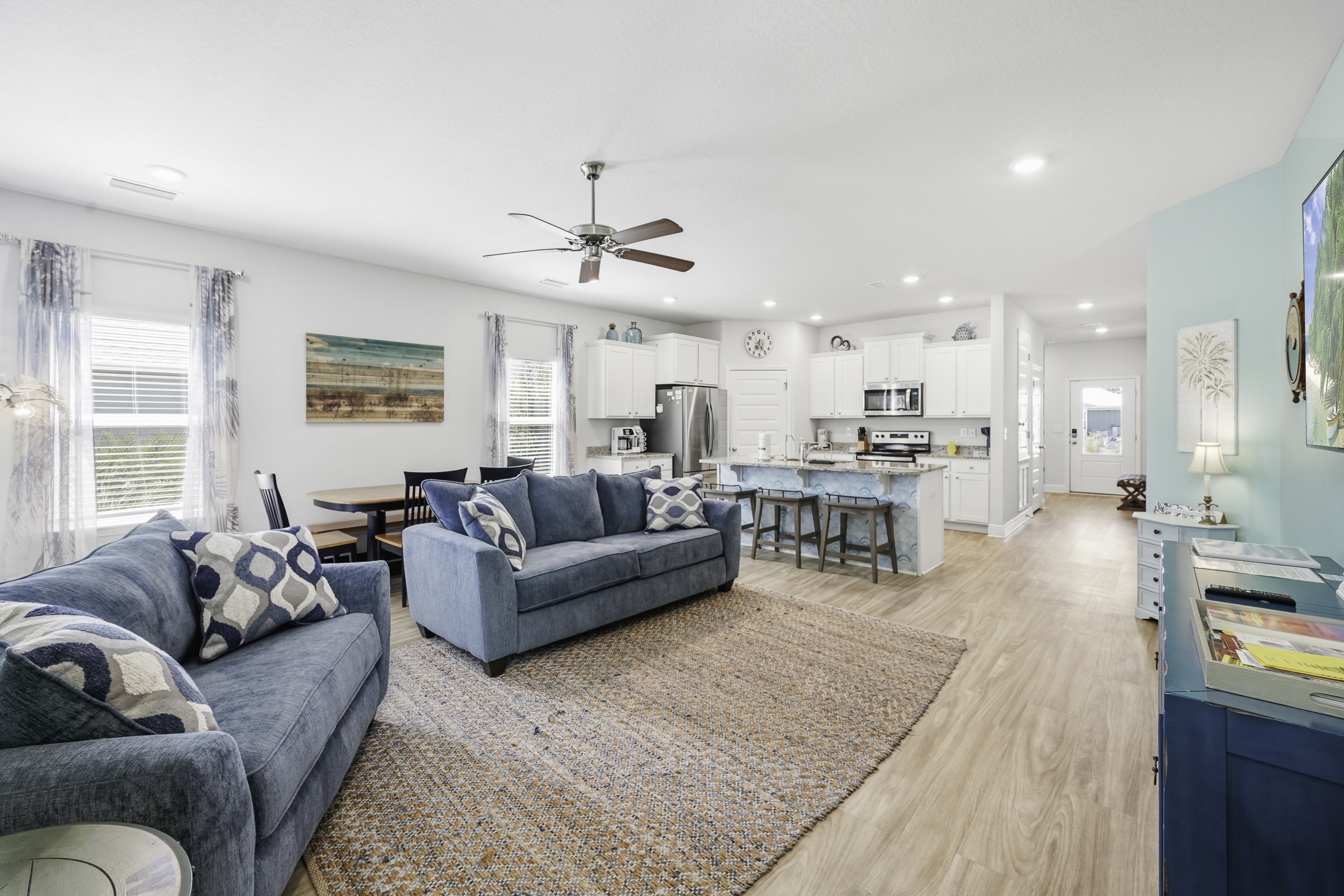 Open floor plan, luxury seating
