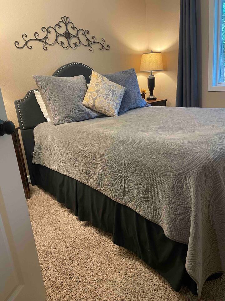 Second bedroom with Queen bed