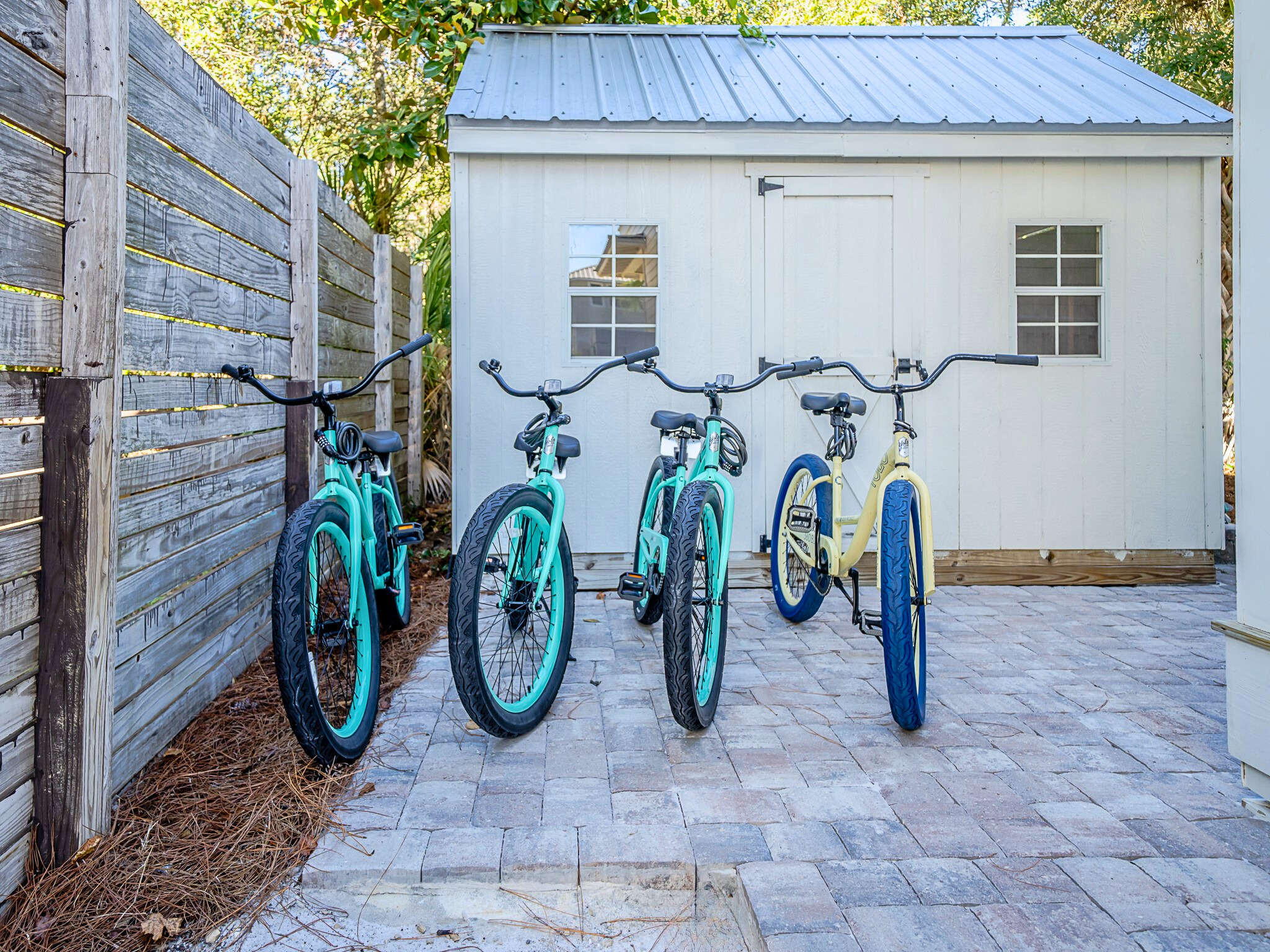 Four YOLO beach cruisers bikes included—ride the coast with style! 🚲