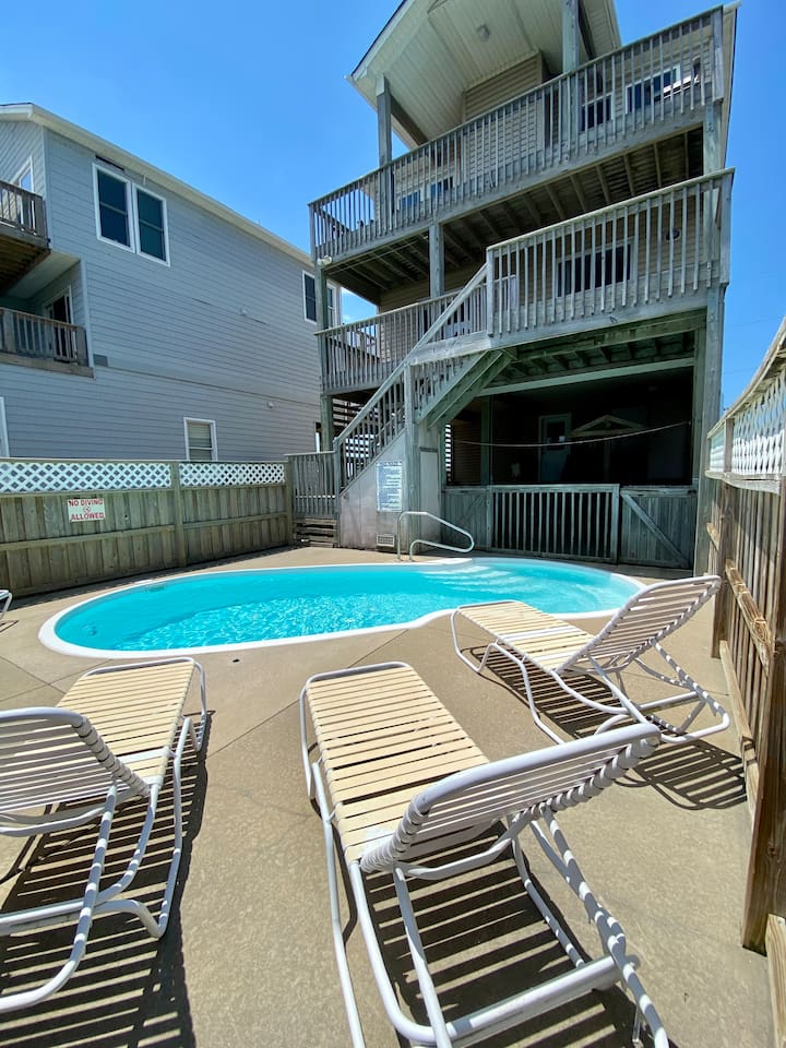 Double deck with access to private pool