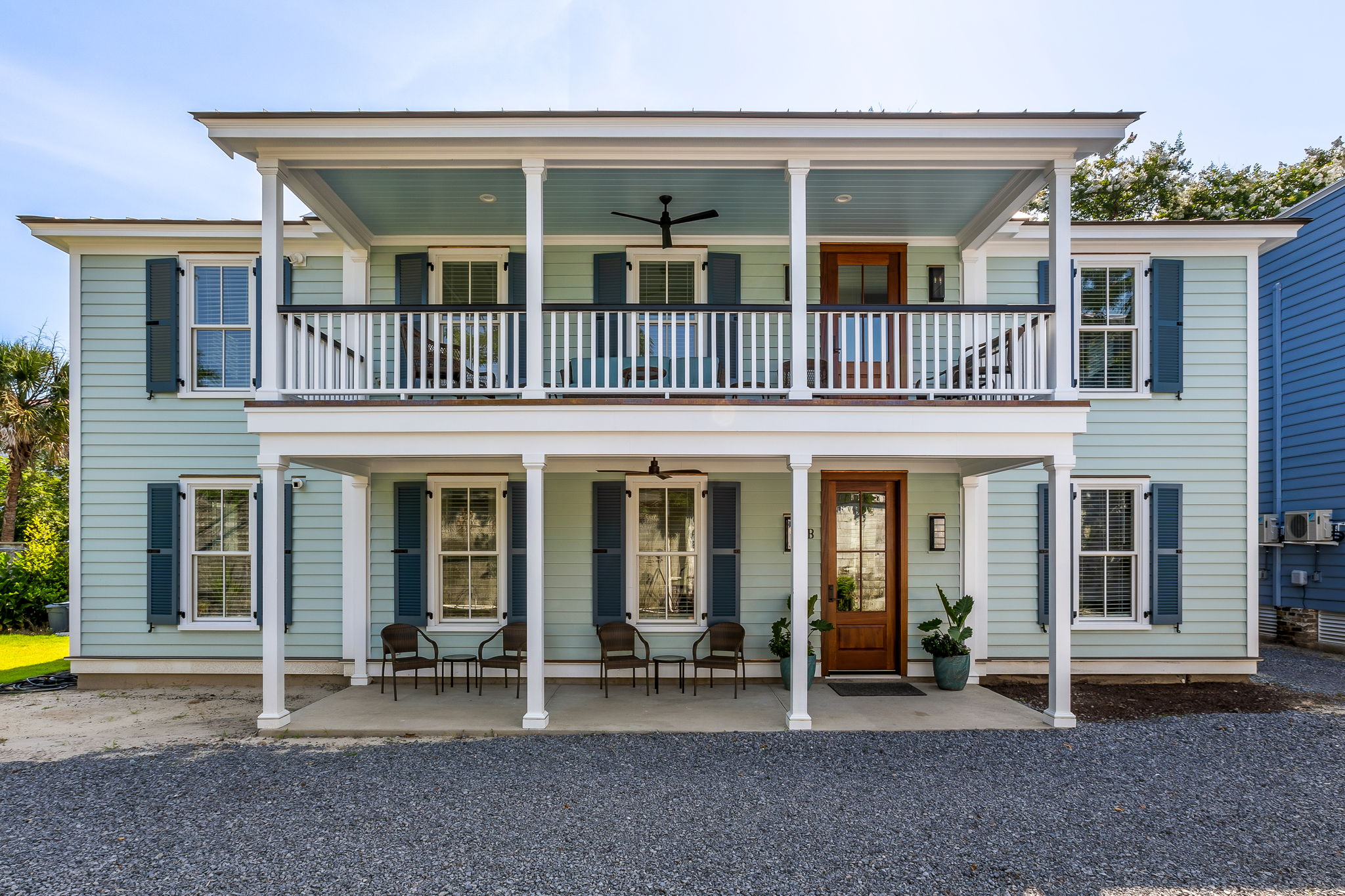 Exterior view with bottom entry seating